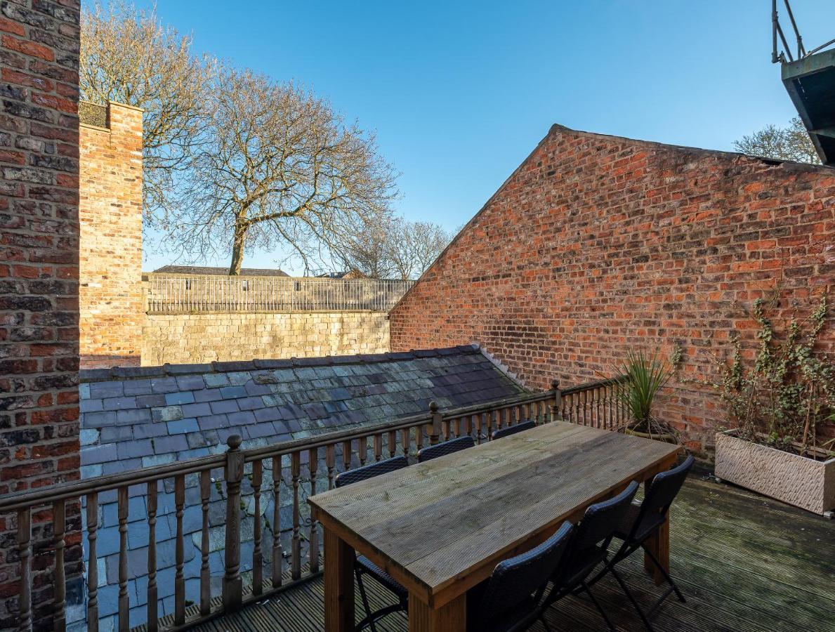 Roman Walls View ヨーク エクステリア 写真